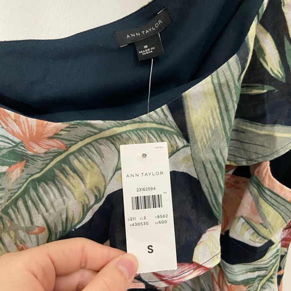 NWT Ann Taylor Floral Blouse - Picture 3 of 3